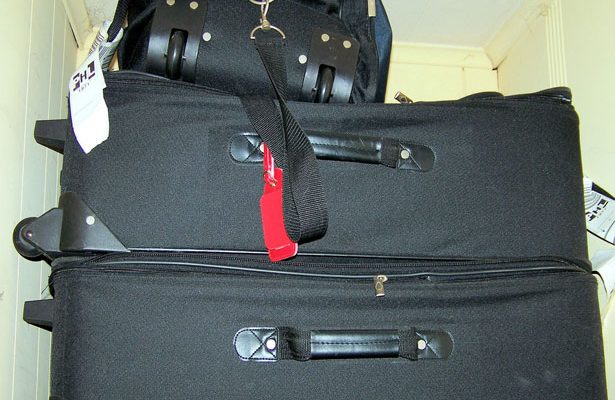 How To Handle Delta Damaged Luggage: Effortless Recovery